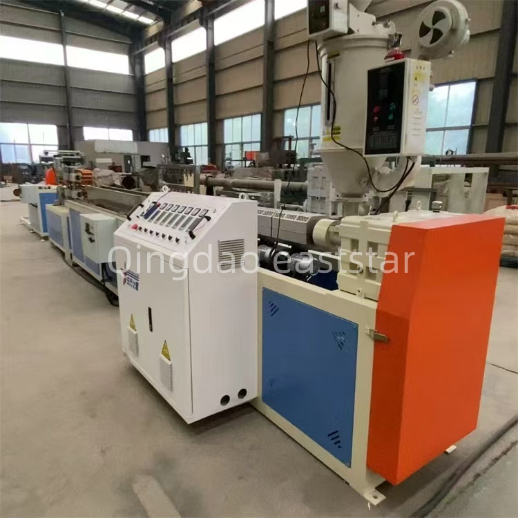 QINGDAO EASTSTAR užbaigia pritaikytą kompiuterio / PS / ABS lempos dangtelio gamybos liniją Turkijos klientui, palaikydama apšvietimo pramonės atnaujinimą