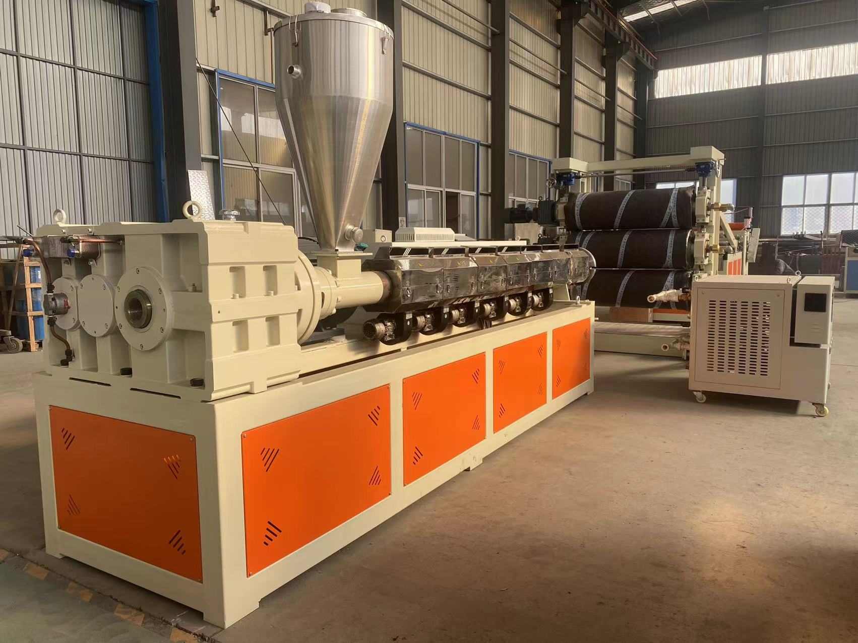 PVC krištolinių plokščių gamybos linija